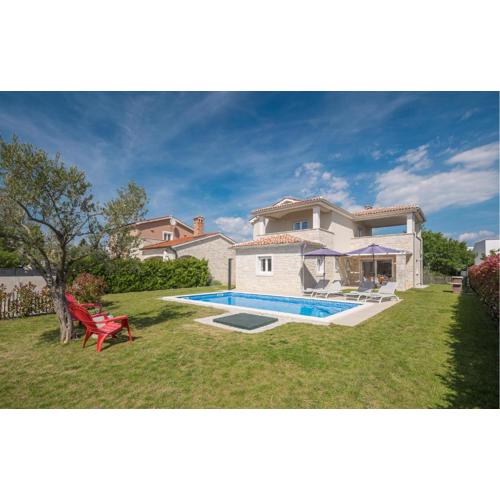 4 Bedroom Lovely Home In Krancici