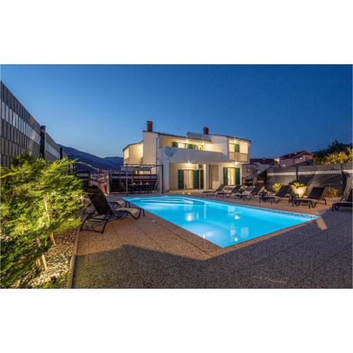 4 Bedroom Lovely Home In Solin