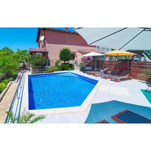 4 Bedroom Nice Home In Sibenik