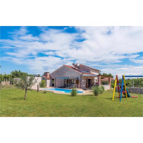 4 Bedroom Nice Home In Vodice