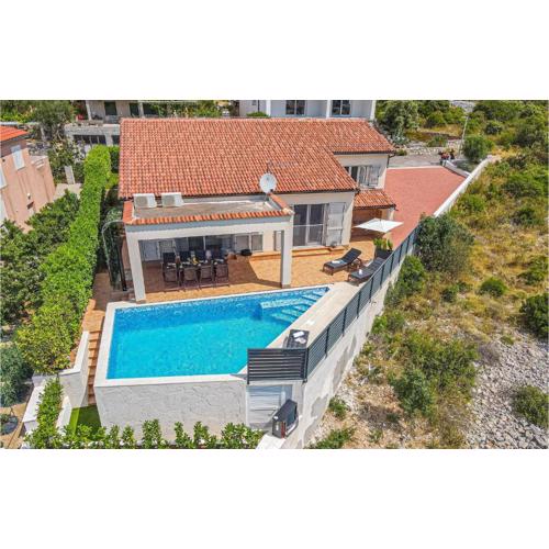 4 Bedroom Stunning Home In Brodarica