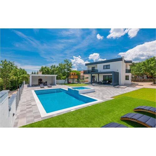 4 Bedroom Stunning Home In Grubine