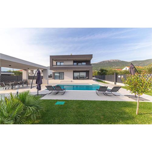 4 Bedroom Stunning Home In Kastel Stari