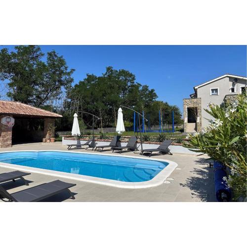 4 Bedroom Stunning Home In Lopar