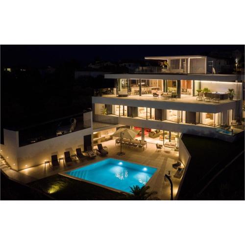 4 Bedroom Stunning Home In Murter