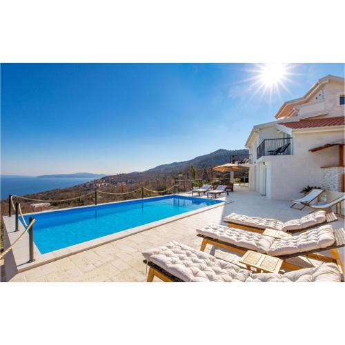 4 Bedroom Stunning Home In Poljane