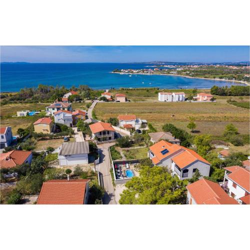 4 Bedroom Stunning Home In Privlaka