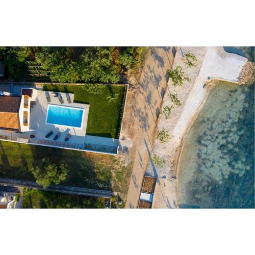 4 Bedroom Stunning Home In Turanj
