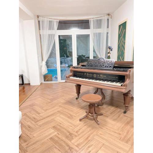 4 room flat with garden and pool