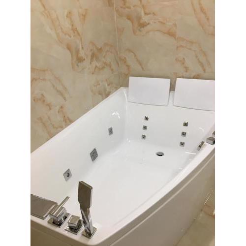 4-room jacuzzi apartment