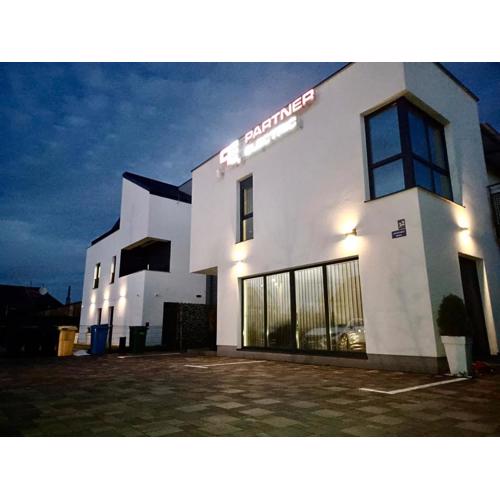 4TREES Airport Apartments and Rooms