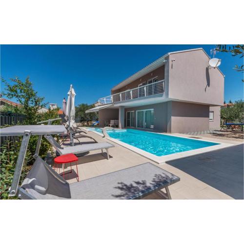 5 Bedroom Amazing Home In Kakma