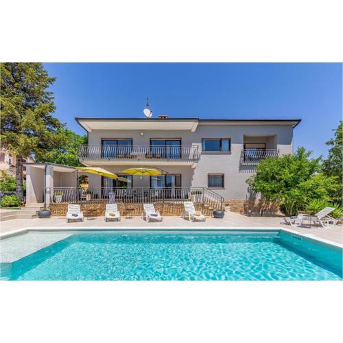 5 Bedroom Awesome Home In Medulin