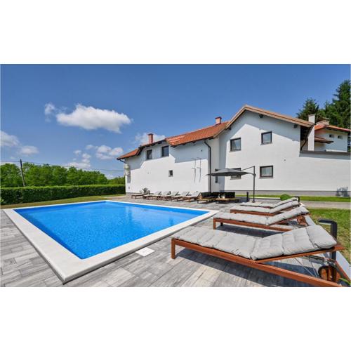 5 Bedroom Cozy Home In Desni Stefanki