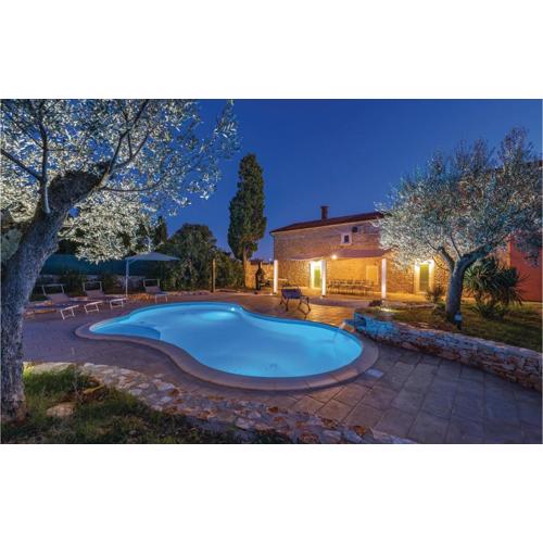 5 Bedroom Cozy Home In Galizana