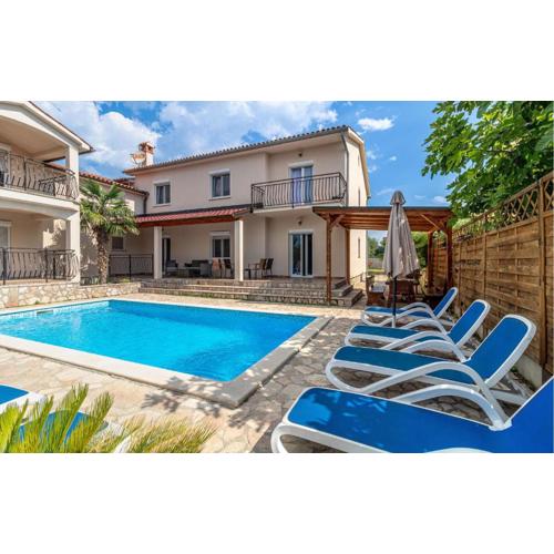 5 Bedroom Cozy Home In Labin