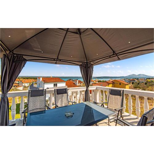 5 Bedroom Lovely Apartment In Raslina