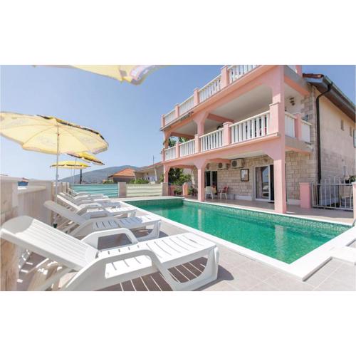 5 Bedroom Lovely Home In Trogir