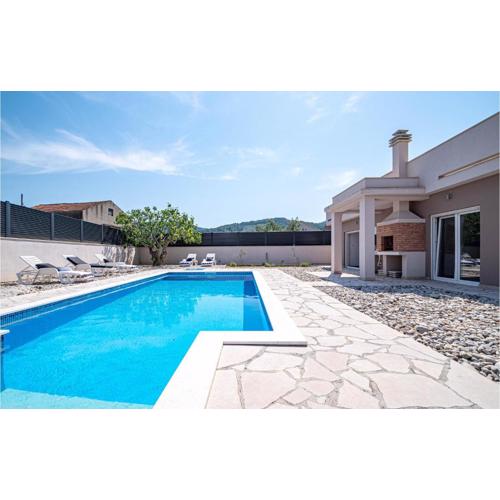 5 Bedroom Nice Home In Vela Luka