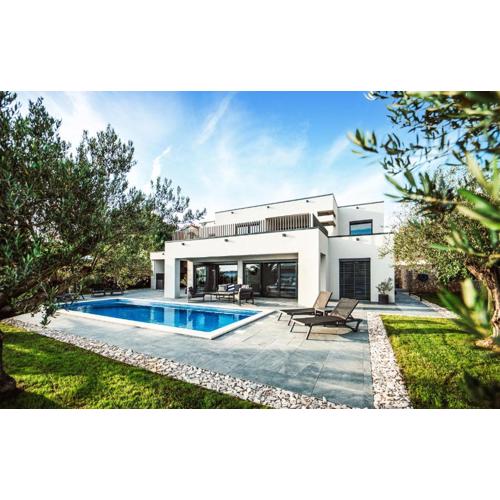 5 Bedroom Stunning Home In Razanac