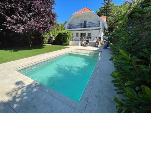 5 bedroom villa very close to Balaton