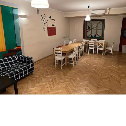 50 People Bis Apartment