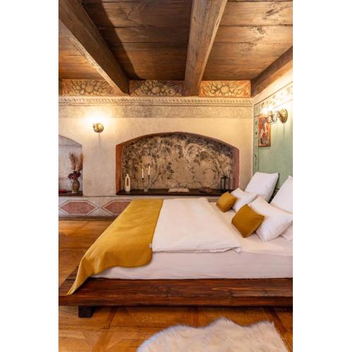 500 Year House - Artistic Historic Apartments in Kraków Old Town by Staymoovers