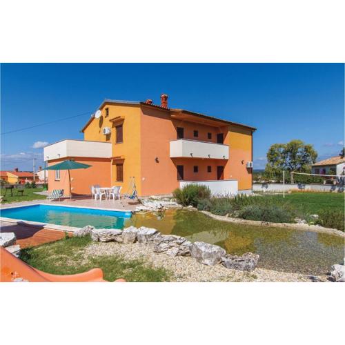 6 Bedroom Amazing Home In Bratulici