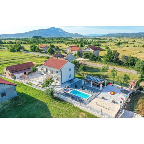6 Bedroom Gorgeous Home In Drnis