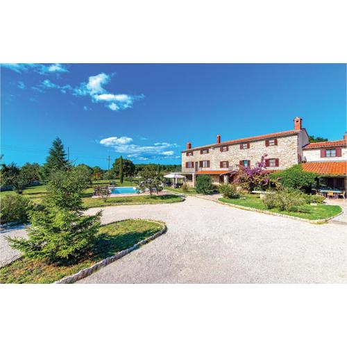 6 Bedroom Lovely Home In Liznjan