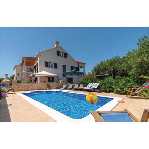 6 Bedroom Stunning Home In Lumbarda