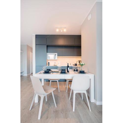 72m2 Manufaktura Prestige Suite with Parking by Rentujemy