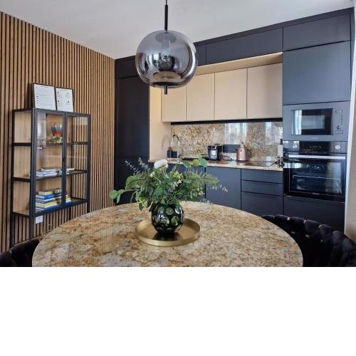 7thHeaven centre suite FREE PARKING in the building