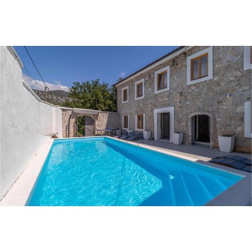 8 Bedroom Cozy Home In Tribalj