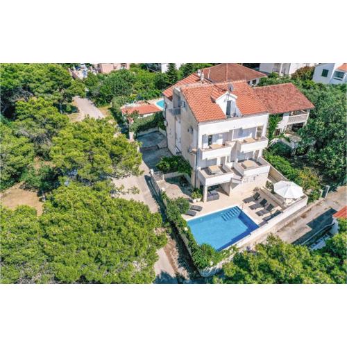 8 Bedroom Gorgeous Home In Okrug Donji