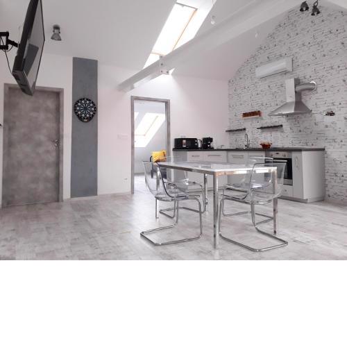 8x8 Tetőtér Apartman
