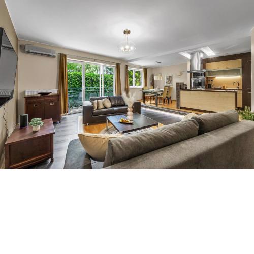 90m2 Prestige Suite - Parking & Jacuzzi & AirCon by Rentujemy