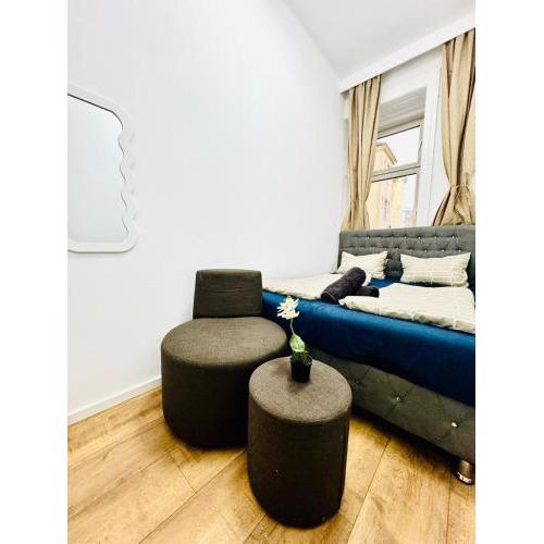 9BR Apartment for 18P, 12Min Walk to Augarten