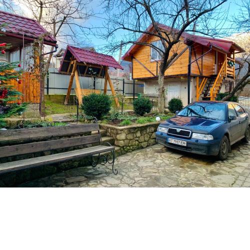 За горбами