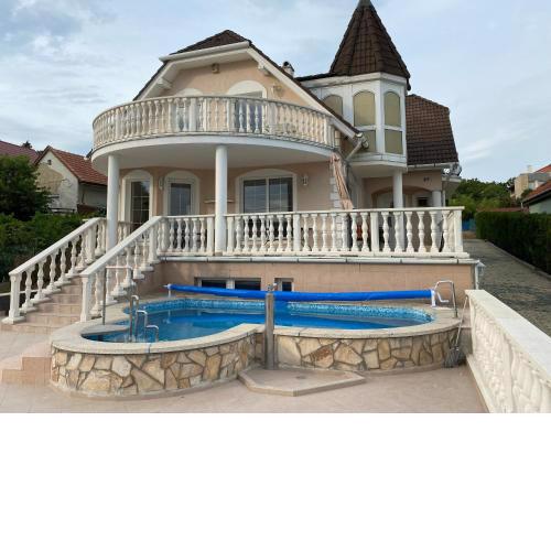 A- Villa (Vendégház)