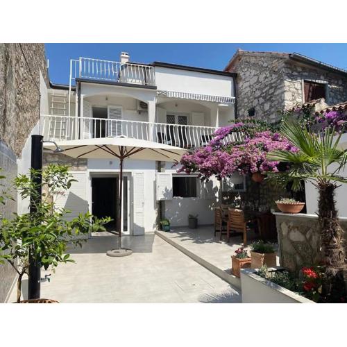 A Cozy Home In the Heart of Old Murter, Croatia