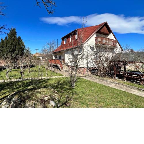 A Festő Vendégháza / The Painter's Guest House
