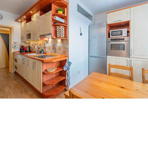 A private ROOM in a flat near BUS and TRAIN station