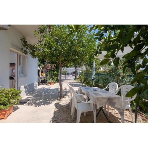 A1 - apt near beach with patio parking and grill