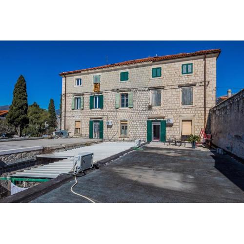 A1 - spacious apt on the seafront with terrace