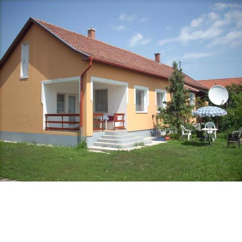 Abádi Karmazsin ház