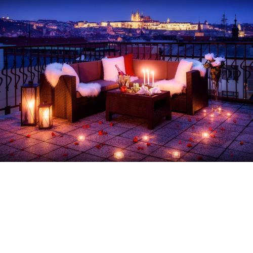 A/C + TERRACE Breakfast at Tiffany’s