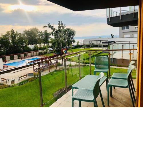 Admiral Lakeside Luxury Apartment