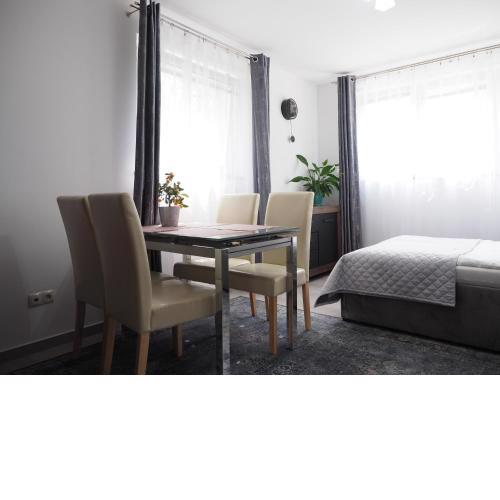 Adobe Apartment - przytulny i free parking