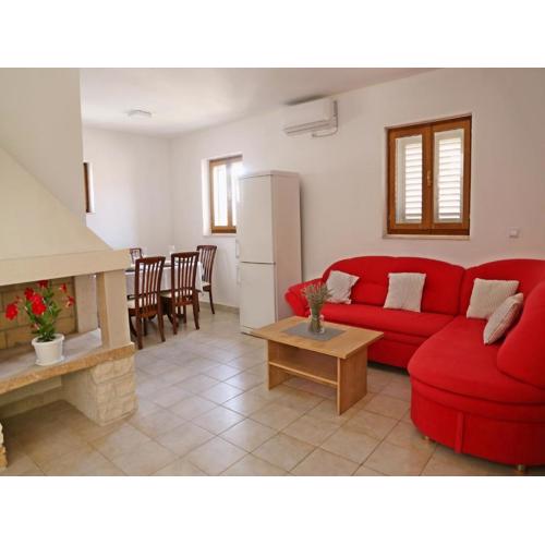 Adorable stone house with terrace,20m distant from beach !, cleaning included